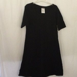 Fresh produce black dress size large two front pockets new with tags.